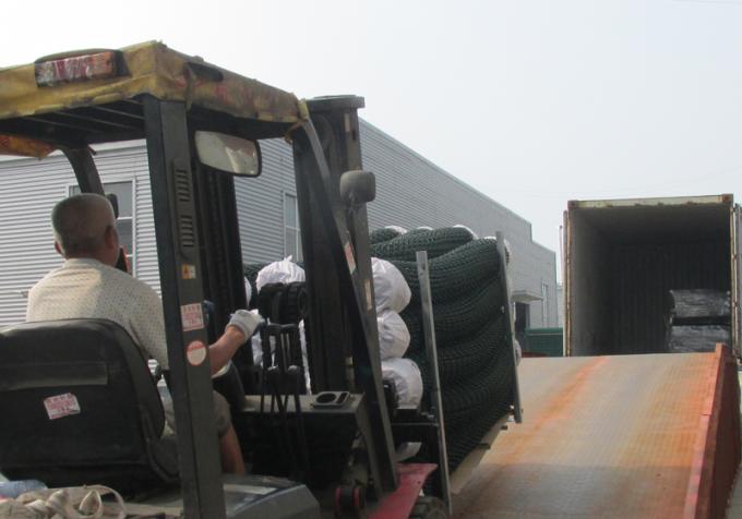 سياج شبكي من الأسلاك المجلفنة مع لفائف معدنية عالية الشد بطول 6 أقدام أو قابلة للتخصيص 18