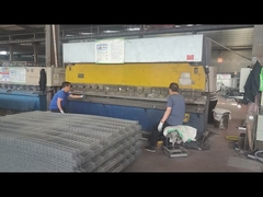 يتم ثني شبكة الأمان ثلاثية الأبعاد