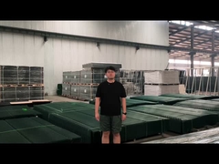 V شبكة الحواجز الأمنية لديها لون مختلف