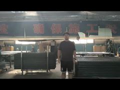 سياج شبكي سلكي ملحوم على منصة نقالة