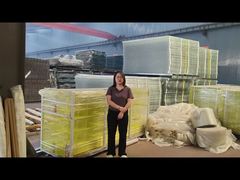 كم عدد الألوان المتاحة للسياج الحديدي؟