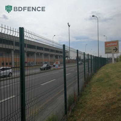 لوحة شبكية سلكية ملحومة للحديقة ثلاثية الأبعاد منحنية على شكل حرف v من الفولاذ المجلفن عالي الجودة والمغطى بمادة PVC