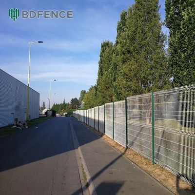 4 × 4 الحديقة الخارجية المعدن 3D السياج الحديدية السلك الحديدي 3D السياج مع سلك الفولاذ منخفض الكربون