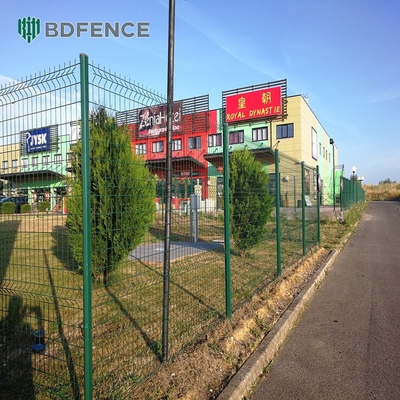 4 × 4 الحديقة الخارجية المعدن 3D السياج الحديدية السلك الحديدي 3D السياج مع سلك الفولاذ منخفض الكربون