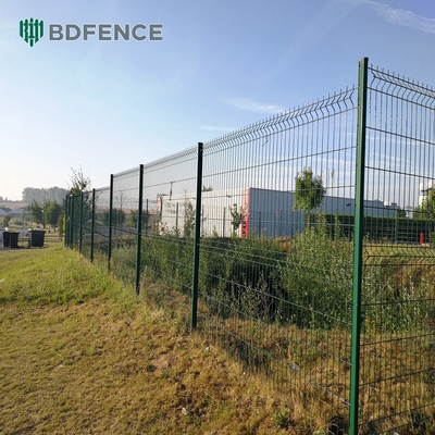4 × 4 الحديقة الخارجية المعدن 3D السياج الحديدية السلك الحديدي 3D السياج مع سلك الفولاذ منخفض الكربون