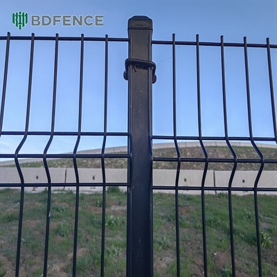 سلكيا 5mm شبكة معدنية الحاجز RAL 6005 الغبار الأخضر مغلفة 3D الحاجز لوحة مثلث حاجز الانحناء لموقع البناء