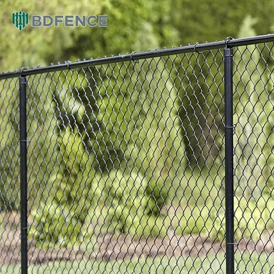سياج شبكي مطلي باللون الأخضر بطول 4 أقدام × 100 قدم يمتزج مع المناظر الطبيعية