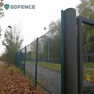 منطقة نشاط المركز المجتمعي سياج شبكي على شكل حرف V بارتفاع 1.8 متر