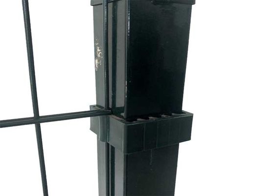 3d V شبكة السياج Pvc الخضراء / السوداء / الرمادية السياج المعدني سلك شبكة الأمن