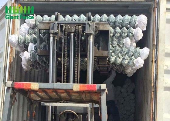 لوحات السياج المغطاة بـ PVC في اللون الأسود لبوابات الشريط