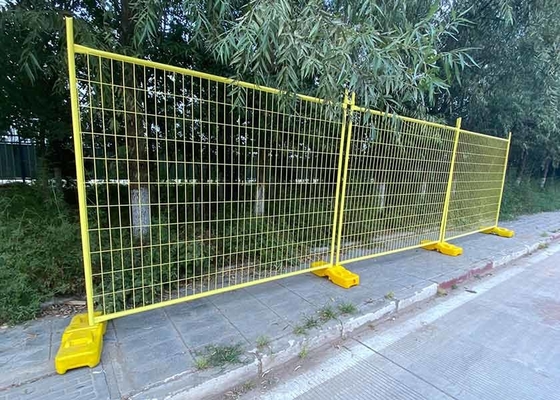 3.0mm سياج مؤقت أستراليا بولي كلوريد الفينيل مغلفة شبكة هول 75 * 150 مم لحام