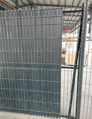 3d خارجية منحنية Pvc مغلفة حواجز شبكة سلكية لحام للحديقة وحماية المزرعة 3d السياج